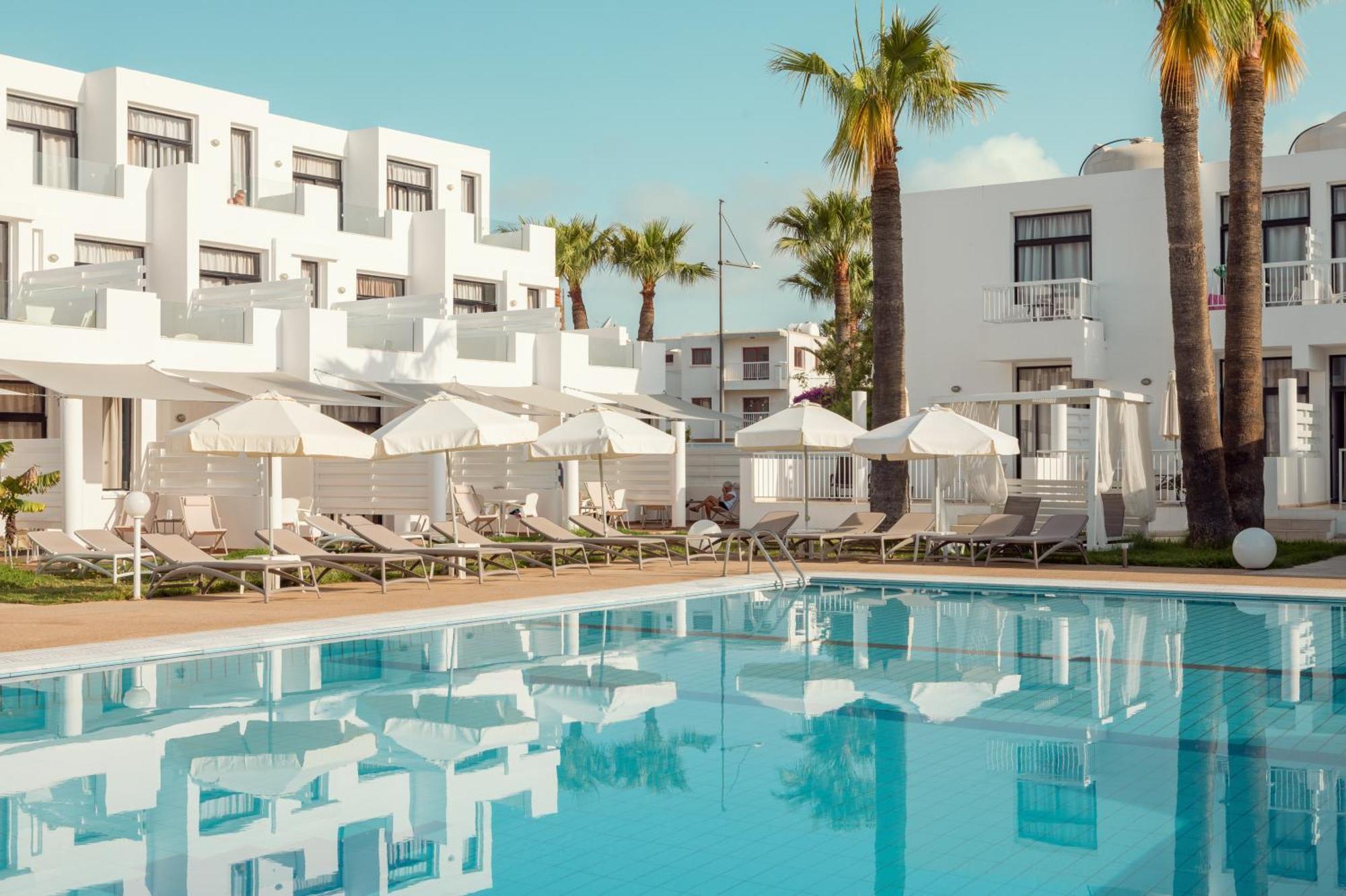 Lantiana Napa Aparthotel Ajía Nápa Kültér fotó
