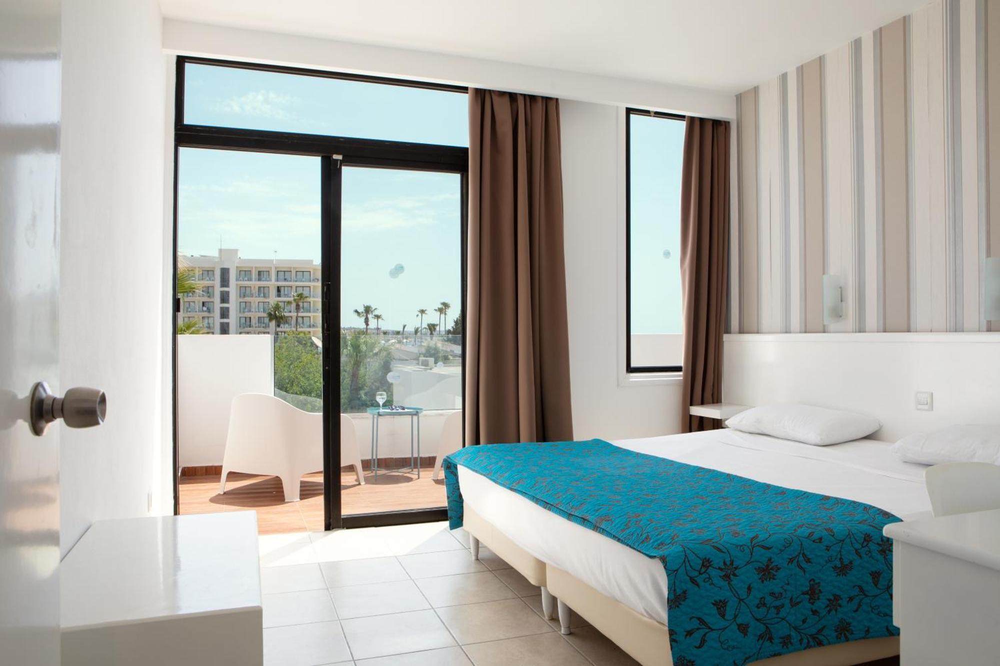 Lantiana Napa Aparthotel Ajía Nápa Kültér fotó